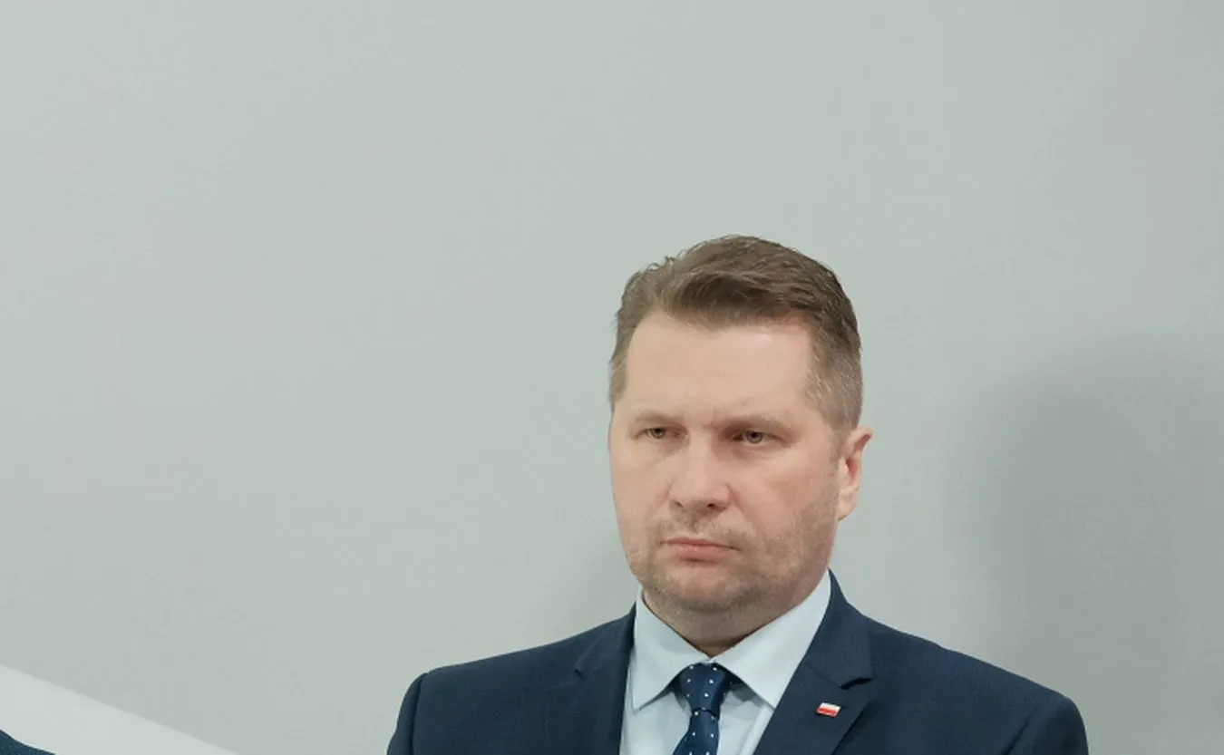 Czarnek dostał za duże uprawnienia przy okazji ustawy ukraińskiej? RPO alarmuje