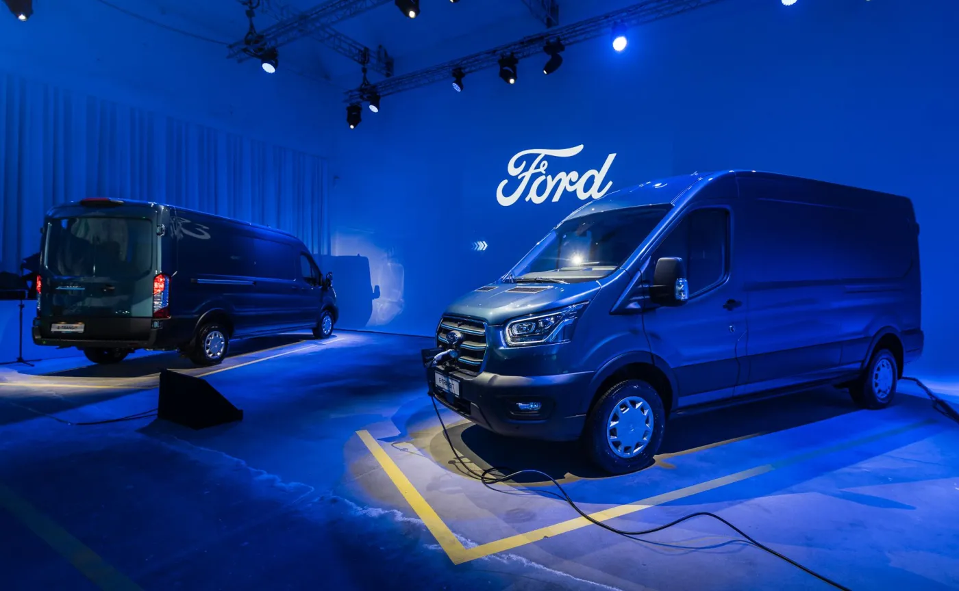 ford-etransit-37411093.jpg