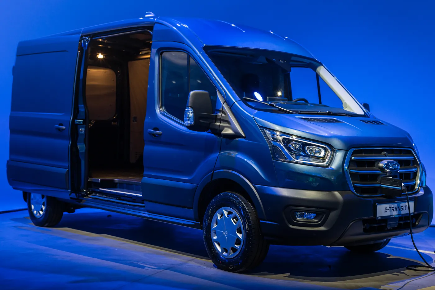 ford-etransit-37411114.jpg