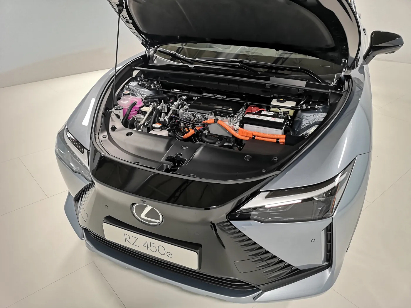lexus-rz-450e-37434545.jpg