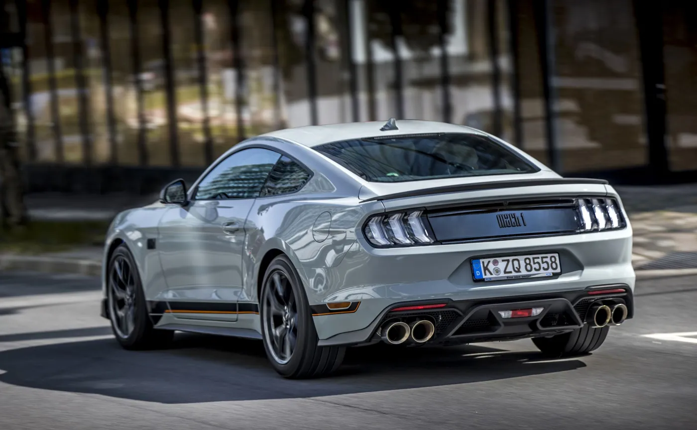 Ford Mustang Mach 1 w kolorze Fighter Jet Gray