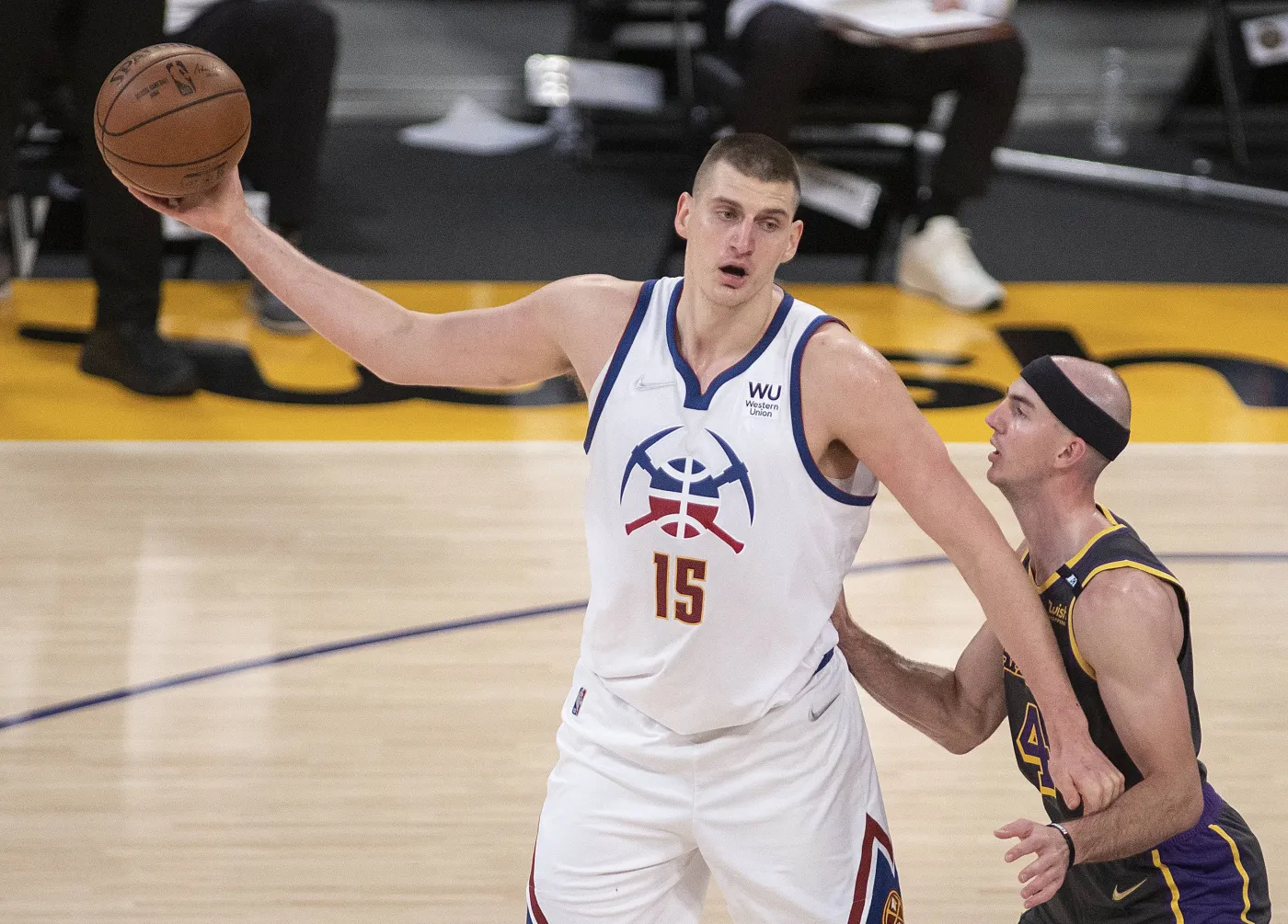 NBA. Nuggets pokonali Warriors i wciąż są w grze o awans