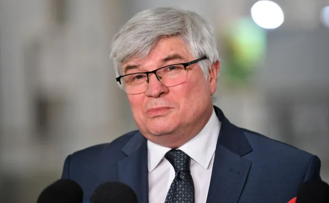 Bomba w skrzydle? Lasek: To absurd. Przed lotami były kontrole pirotechniczne [WYWIAD]