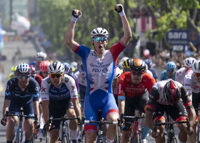 Demare wygrał 5. etap Giro d'Italia. W czołówce bez zmian