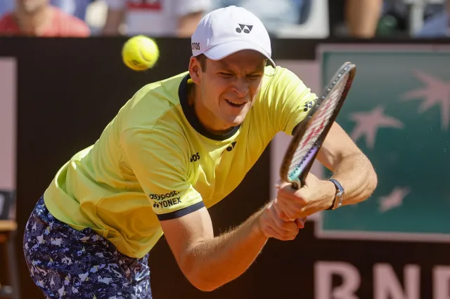 Hurkacz szybko pożegnał się z Rzymem. Polak wyeliminowany również z debla