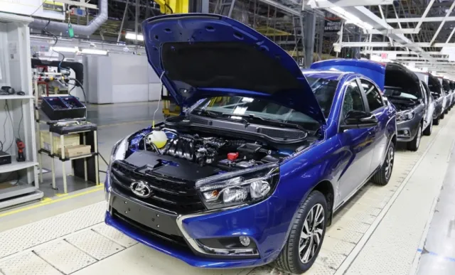 Moskwicz wraca na drogi. Renault sprzedało udziały za "symbolicznego rubla"