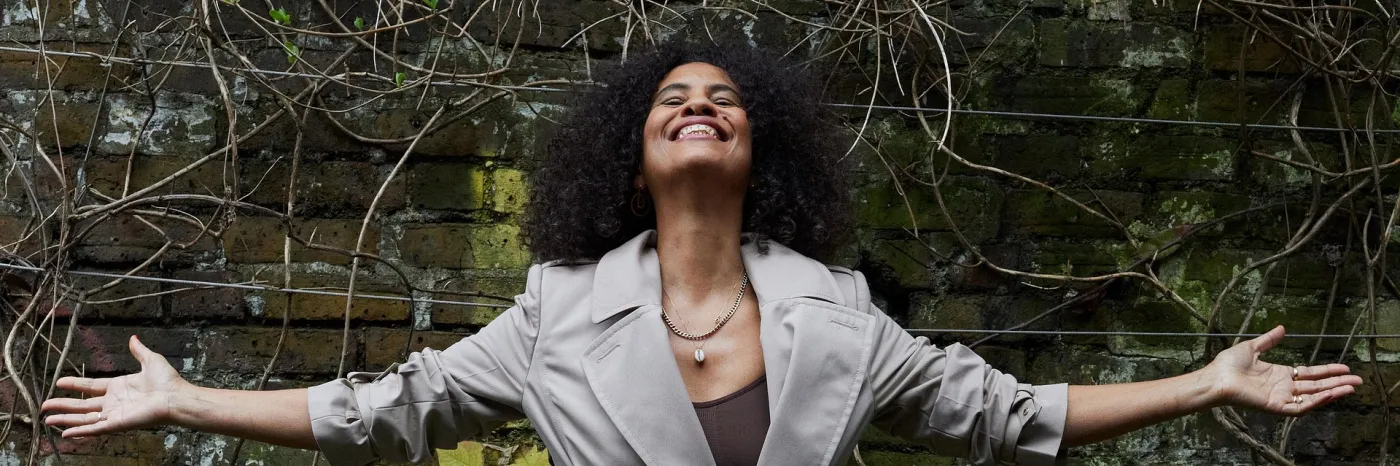 Robyn, Sia, Anohni, Greentea Peng i Jamila Woods śpiewają piosenki Neneh Cherry