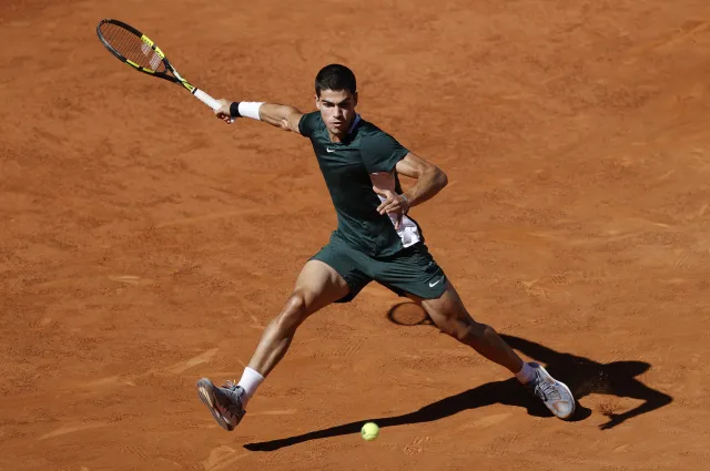 19-letni Hiszpan zrobił to, co nie udało się Hurkaczowi. Pokonał Djokovica