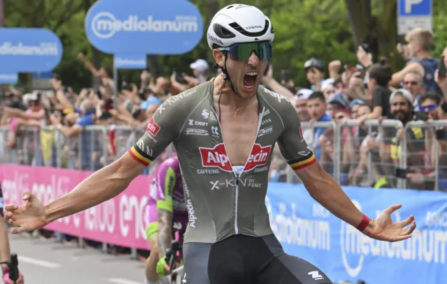 De Bondt najszybszy na 18. etapie. Carapaz wciąż liderem Giro d'Italia