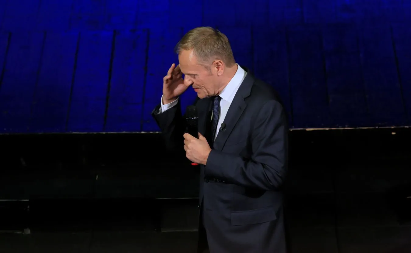 Słowna przepychanka Tuska z Morawieckim. "Jak się jest premierem, to nie powinno się zajmować złośliwościami na Twitterze"