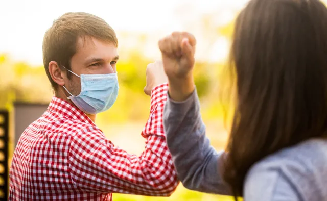 Niestety! Brak uścisków zwiększa niepokój i stres