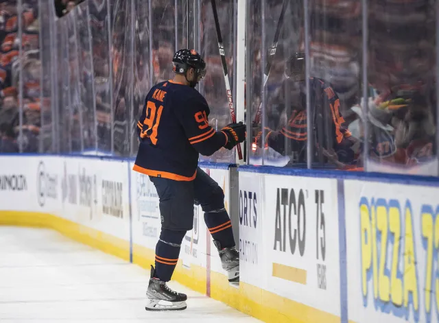 Liga NHL: Hat-trick w ciągu sześciu minut Evandera Kane'a