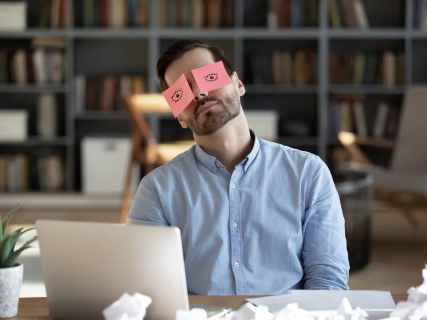 Co Polacy naprawdę robią w pracy i jak się w niej czują? Porażające wyniki badania...