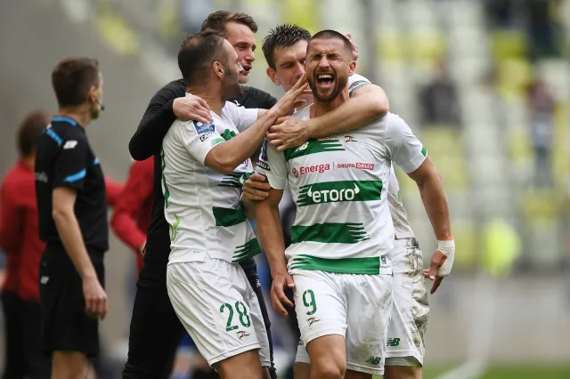 Hat-trick Zwolińskiego przybliżył Lechię do pucharów [WIDEO]