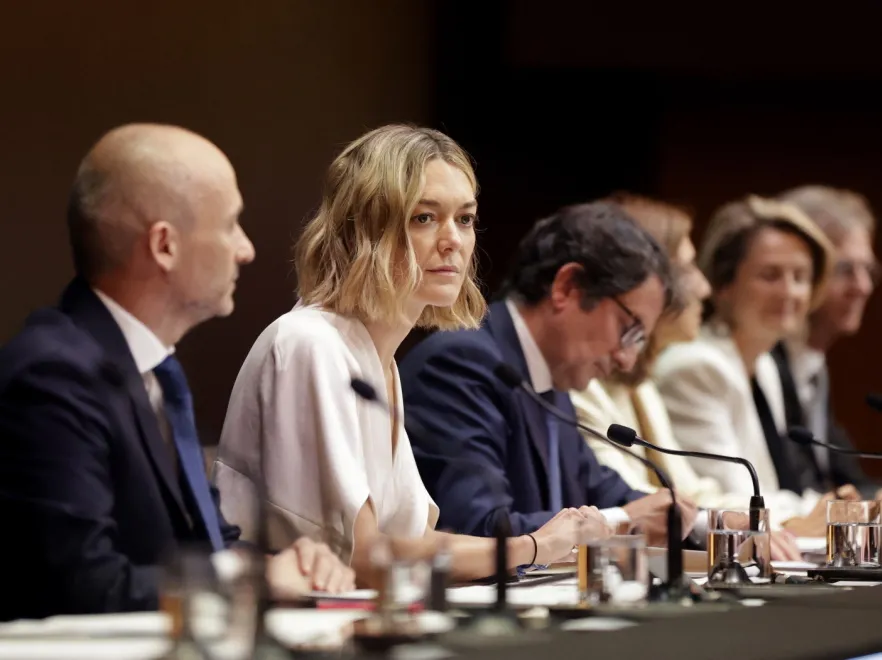 Nowa prezes Inditexu zadebiutowała na zgromadzeniu akcjonariuszy. Dostrzeżono brak bielizny... FOTO