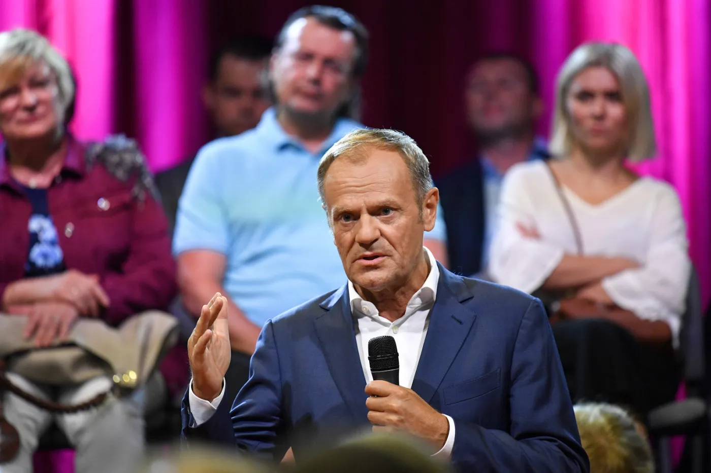 Tusk ostro o Glapińskim: Jesteśmy ofiarami niekompetentnego typa