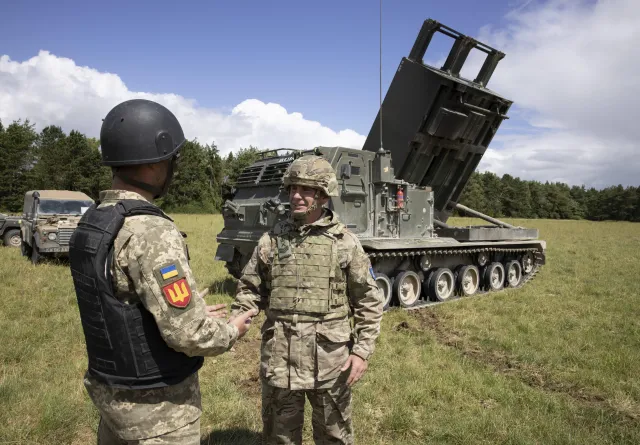 Reznikow ujawnia: Gromadzimy milion żołnierzy wyposażonych w zachodnią broń