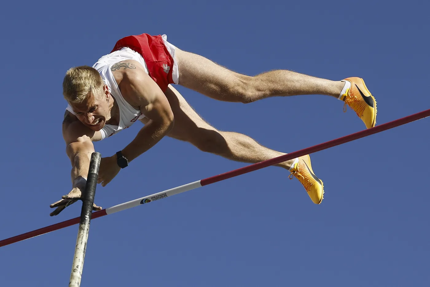 Lisek i Sobera trzykrotnie strącili poprzeczkę. Finału skoku o tyczce nie dla nich