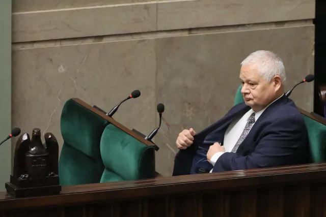 Glapiński: Mówi się, że Tusk ma obalić rząd i wprowadzić euro w Polsce