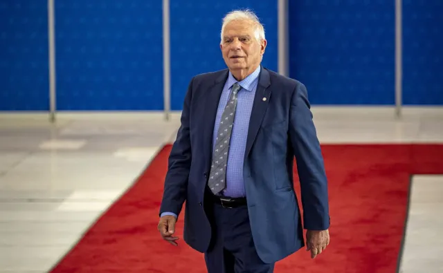 Borrell: UE zawiesi umowę o ułatwieniach wizowych dla Rosjan