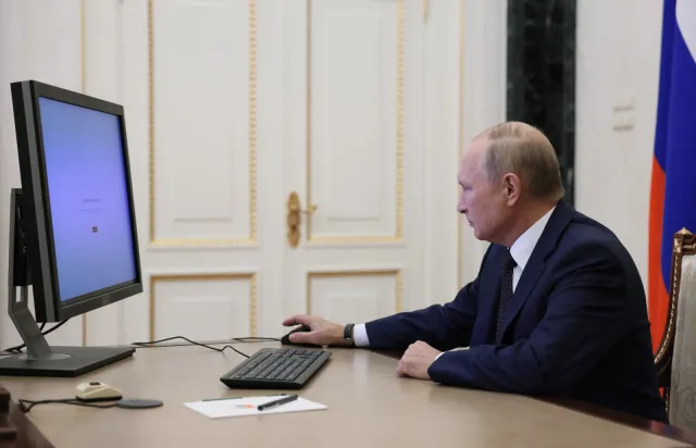 Putin znów ma o czym rozmyślać? "W rozmowie telefonicznej prezydent Macron przypomniał mu swoje żądania"