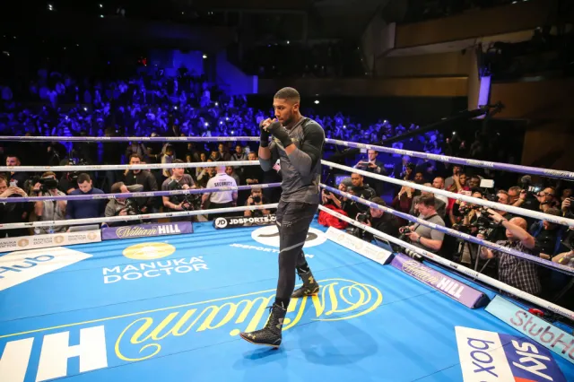 Anthony Joshua zaakceptował warunki walki o tytuł z Tysonem Furym