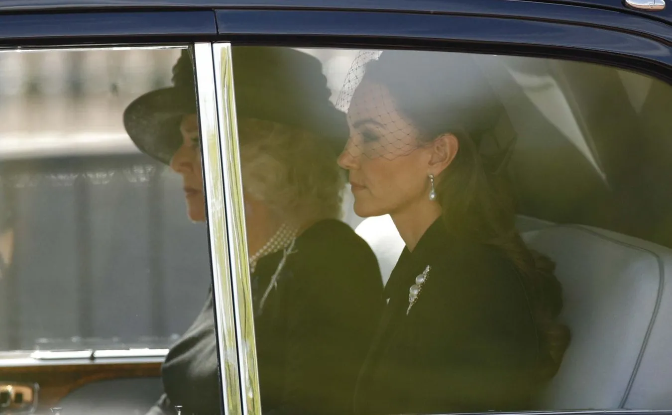 camilla-krolowa-konsort-i-kate-ksiezna-walii-37561328.jpg