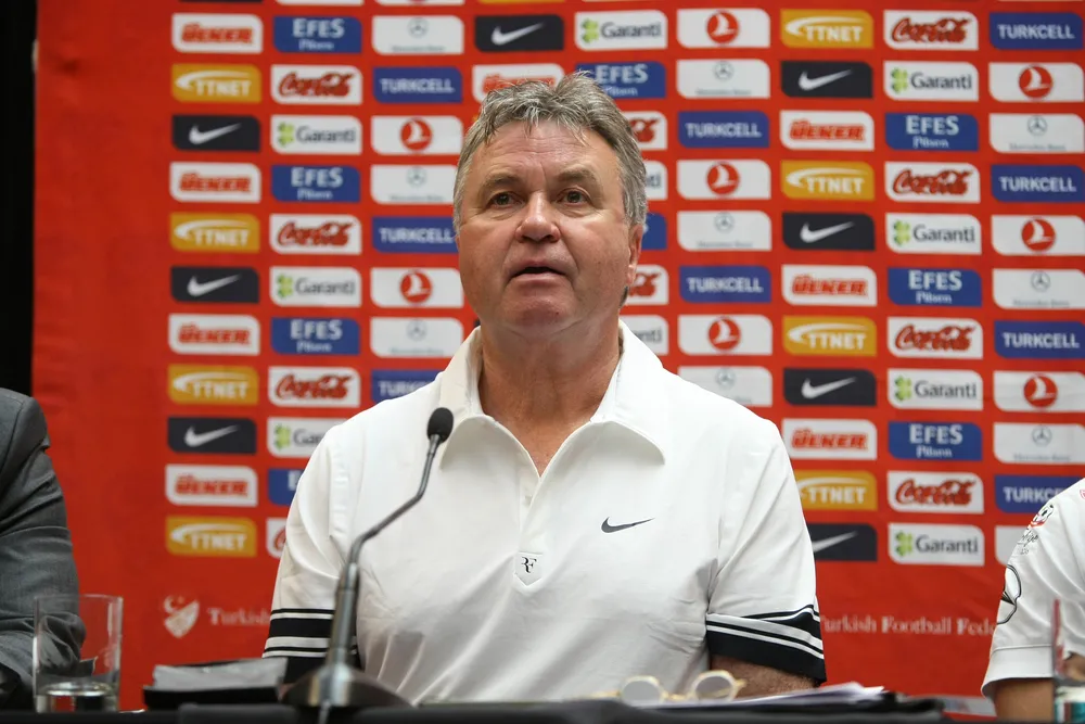 Guus Hiddink wróci na trenerską ławkę... na jeden mecz
