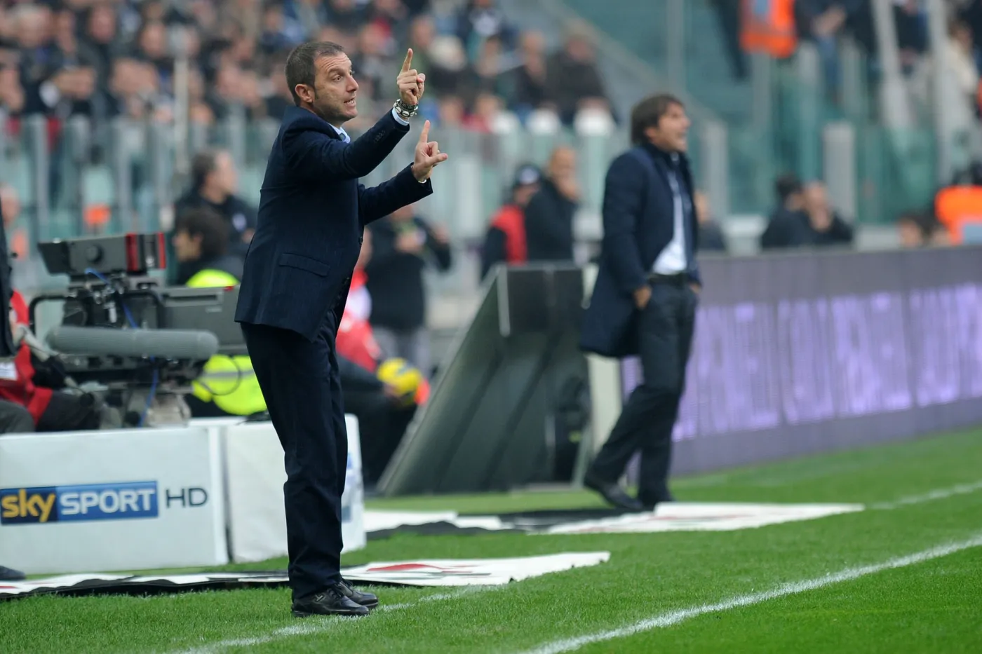 Selekcjoner reprezentacji zaprzecza oskarżeniom. Sprawa ma tło seksualne