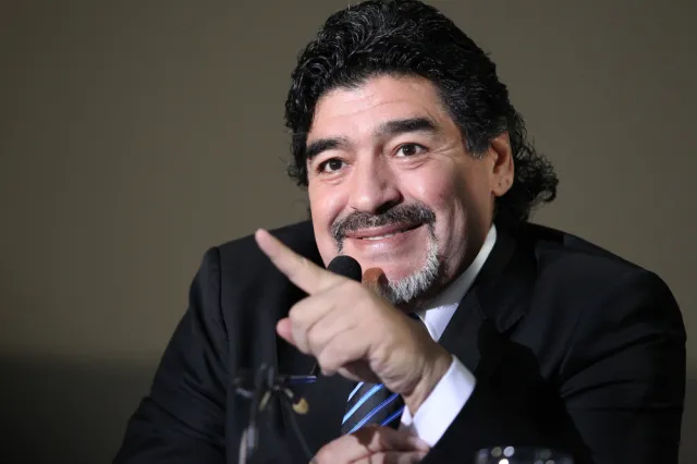 Dom rodziców Maradony, dwa BMW i list od Fidela Castro wystawione na aukcję