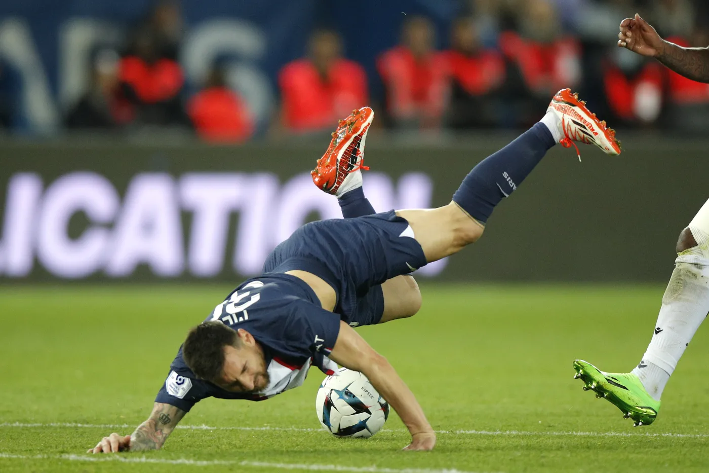 Piękny gol Messiego. Paris Saint-Germain odzyskało fotel lidera [WIDEO]
