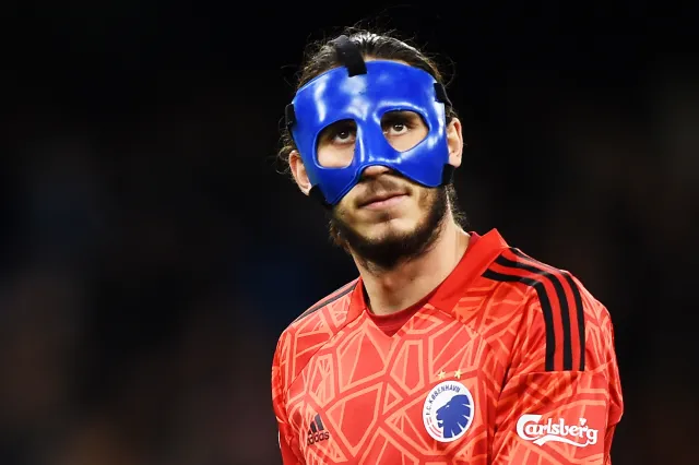 Grabara pięć razy wyjmował piłkę z siatki. Szczęsny popełnił fatalny błąd [WIDEO]