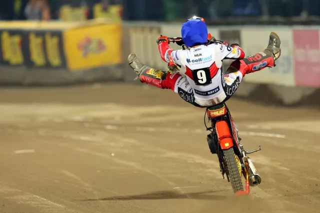 Falubaz wygrał, ale do żużlowej Ekstraligi awansowały Wilki