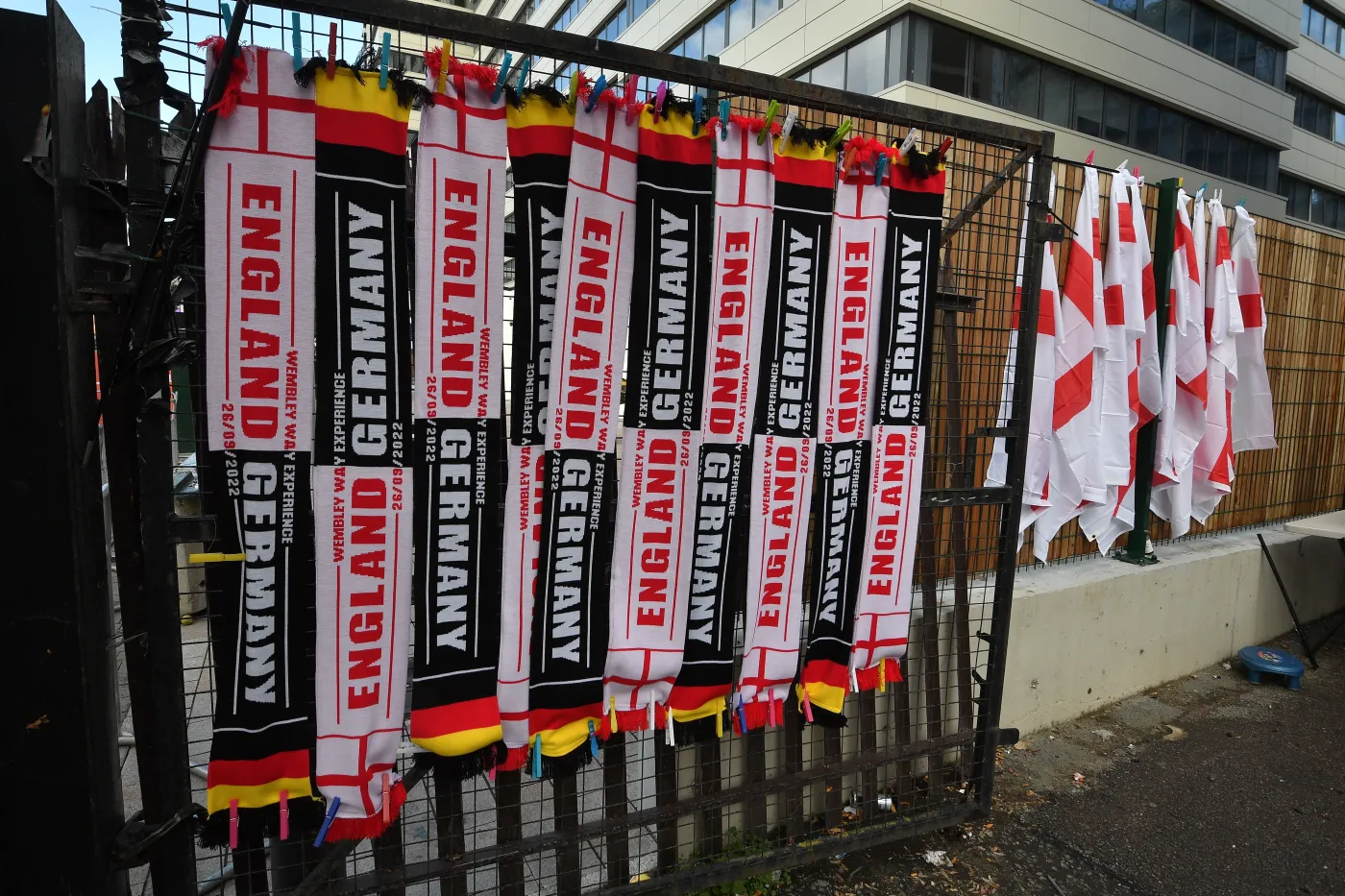 Niemcy chuligani napadli na angielskich kibiców w Londynie [WIDEO]