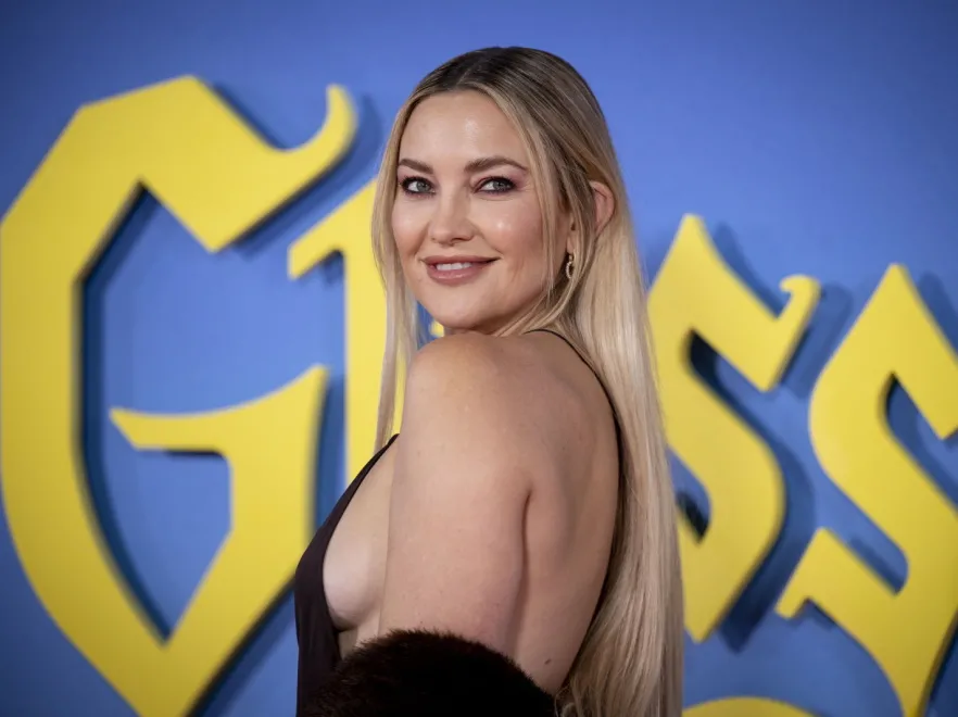 Kate Hudson bez zbędnych ceregieli zaprezentowała piersi na festiwalu w Londynie. FOTO