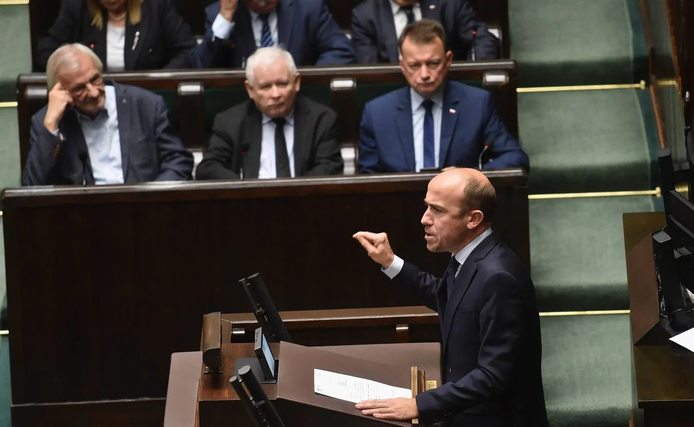 KO składa wniosek o komisję śledczą. Starcie Budki z Wójcikiem. "Putinowskie metody..."
