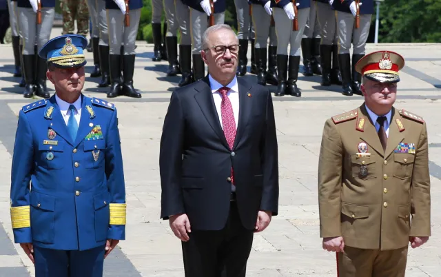 W Rumunii minister obrony podał się do dymisji. Media: Powodem jego sugestie, by szukać porozumienia z...