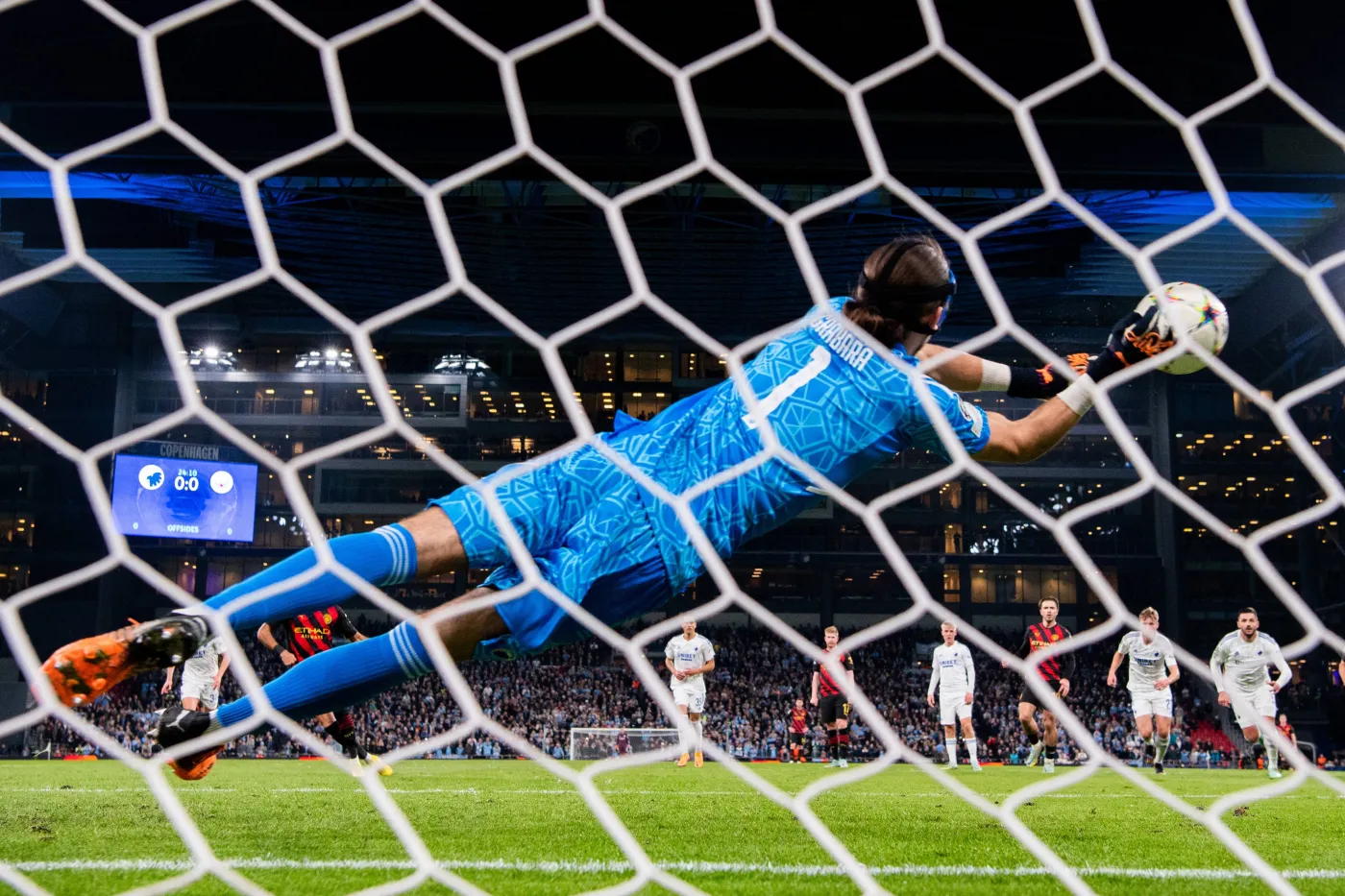 Grabara skapitulował trzy razy i pożegnał się z Ligą Mistrzów [WIDEO]