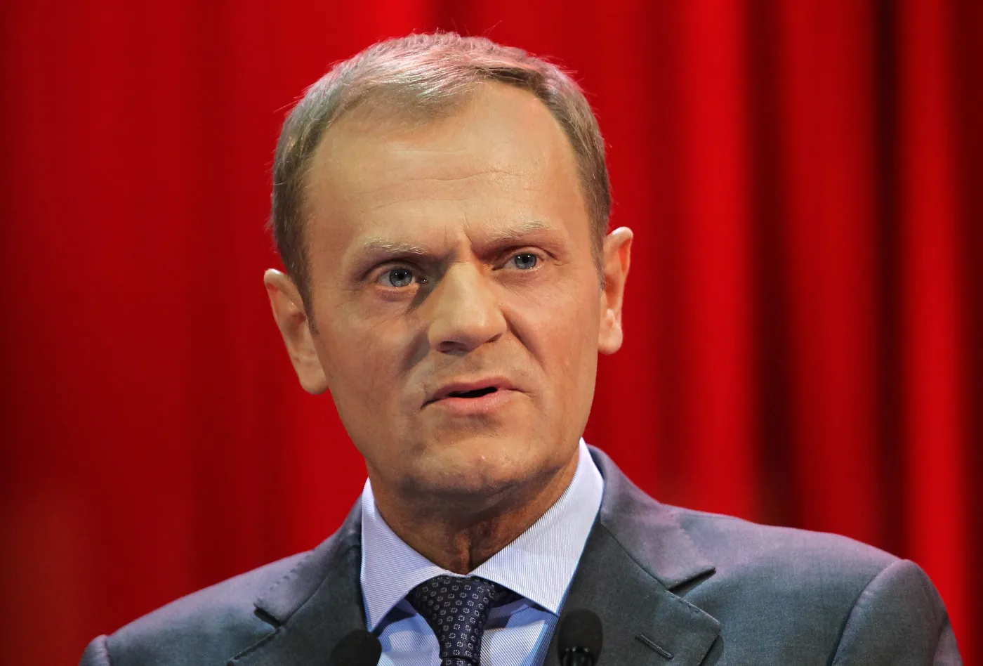 Narracja Tuska "pisana cyrylicą"? "Nie ma przypadków, są tylko znaki"