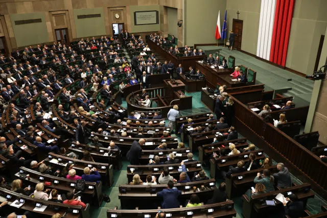 Sejm wydłużył kadencję samorządów. Tak wyjaśnia to rzecznik PiS