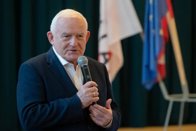 Miller o słowach Kaczyńskiego o alkoholizmie: Może wysnuwa obserwacje patrząc na koleżanki partyjne