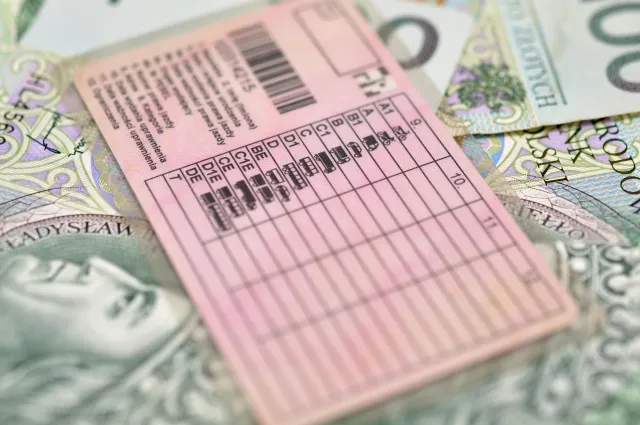 Szybki kurs na prawo jazdy okazał się oszustwem. Zapłaciła 30 tys. zł i została bez dokumentu