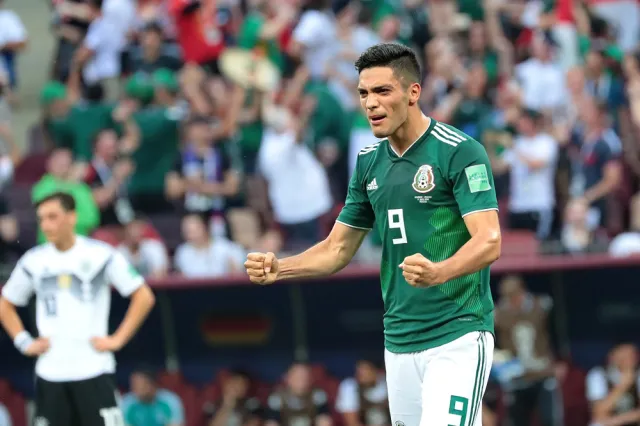 Trener Wolverhampton martwi się o zdrowie gwiazdy reprezentacji Meksyku