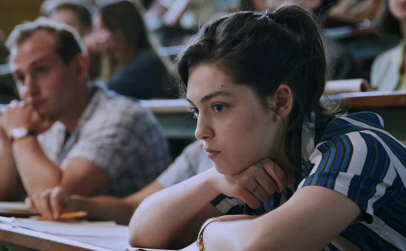 Mężczyźni mdleli na pokazach. Oto co "zdarzyło się" tegorocznej noblistce [#DobryCynk]