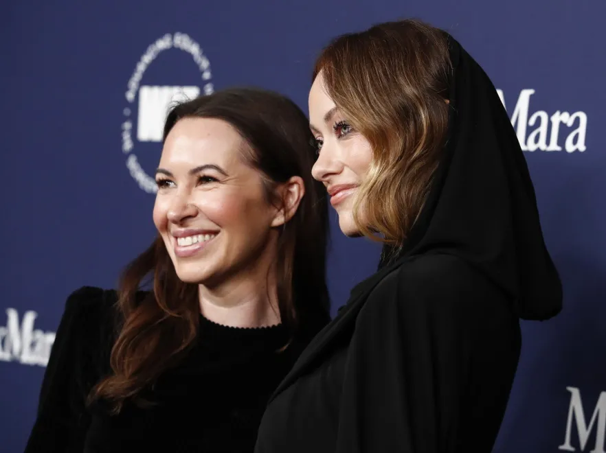 "Czy ona coś sobie tam wszyła?". Internauci żartują z odkrytego brzucha Olivii Wilde. FOTO