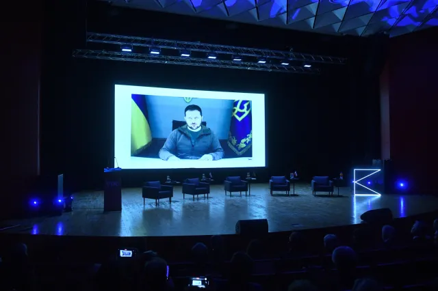 Zełenski: Linia frontu na Ukrainie jest de facto linią frontu całej Europy