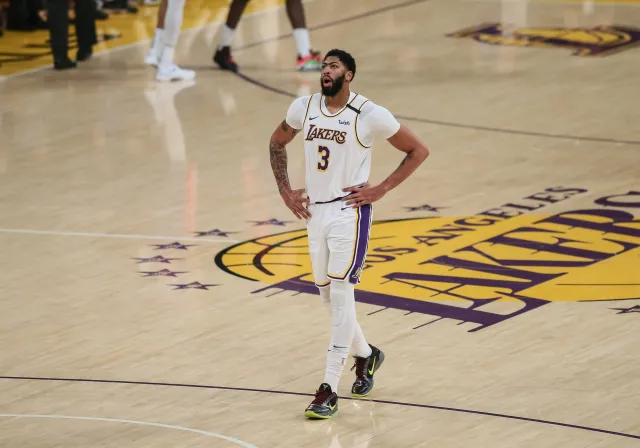 Davis poprowadził Lakers do zwycięstwa nad Spurs. 13 punktów Sochana [WIDEO]