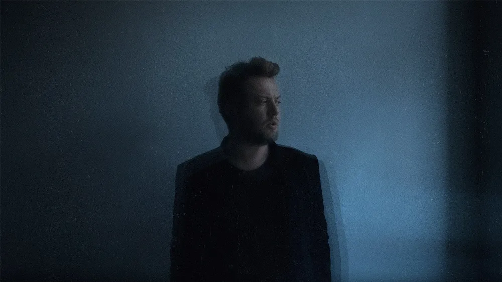 Tomasz Mreńca zapowiada płytę "Echo". Oto "Blue"