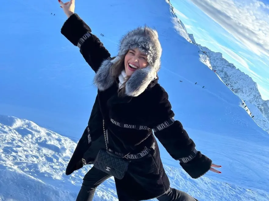 "Trochę obciach...". Edyta Herbuś pozuje na szczycie Kasprowego, a fani grzmią [FOTO]