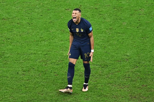 Mbappe zrezygnował z urlopu. Już wrócił do treningów z PSG